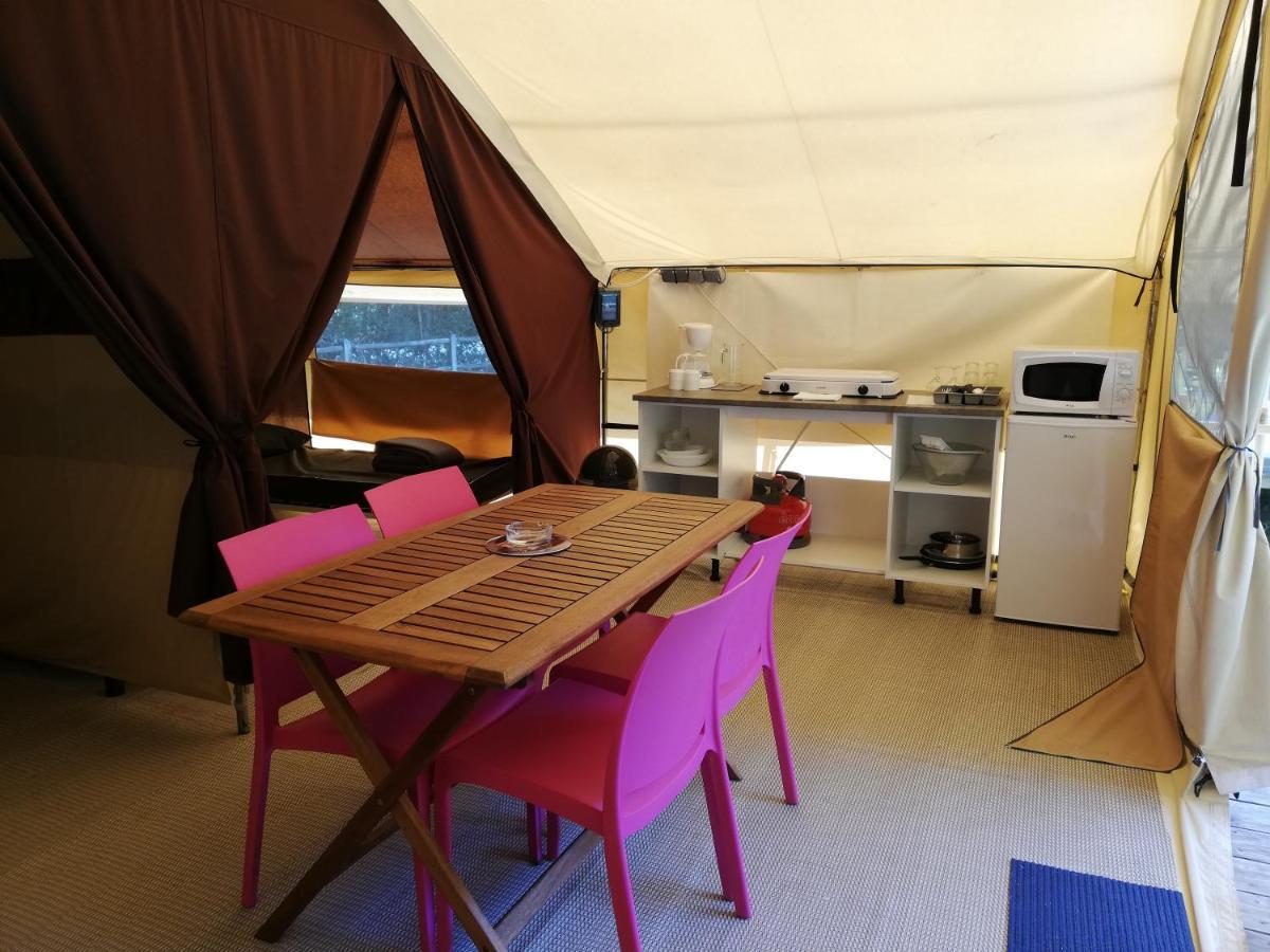 Camping La Fritillaire Hotell Savigny-en-véron Exteriör bild